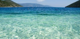 Osten und Südosten – Die malerische Gegend Kefalonias Antisamos Beach in Sámi
