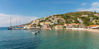 Assos Beach – Baden in einer malerischen Umgebung